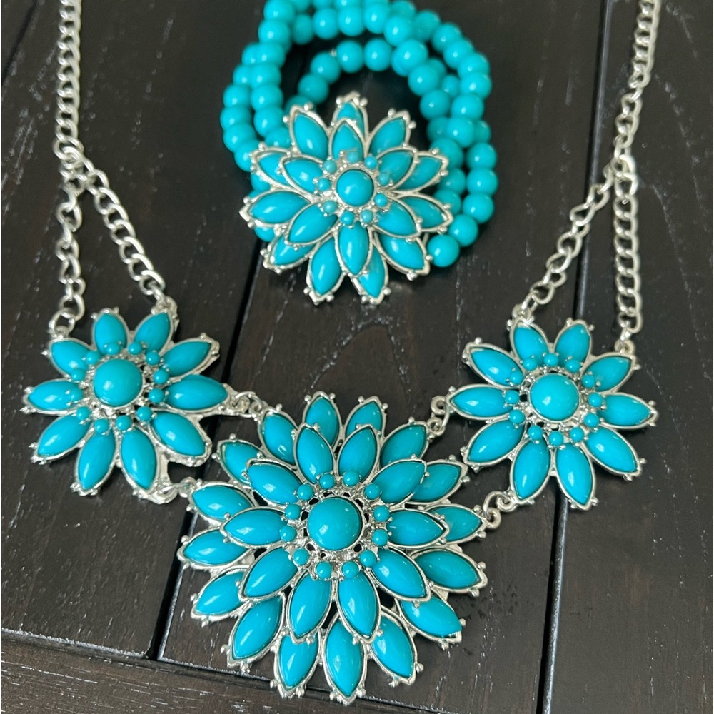 Statement Jewelry Set - Picture 5 of 11